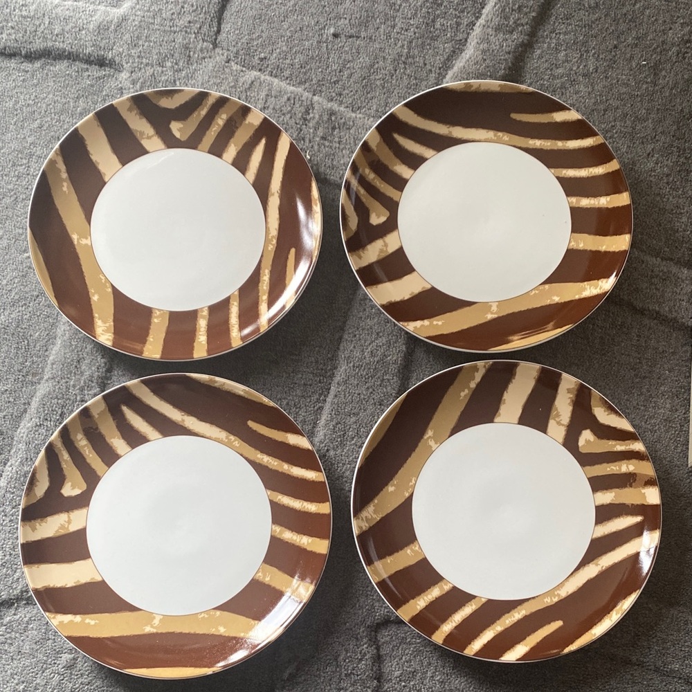 NIB Neiman Marcus set of 4 Elegant Brown and White Zebra Stripe Plates